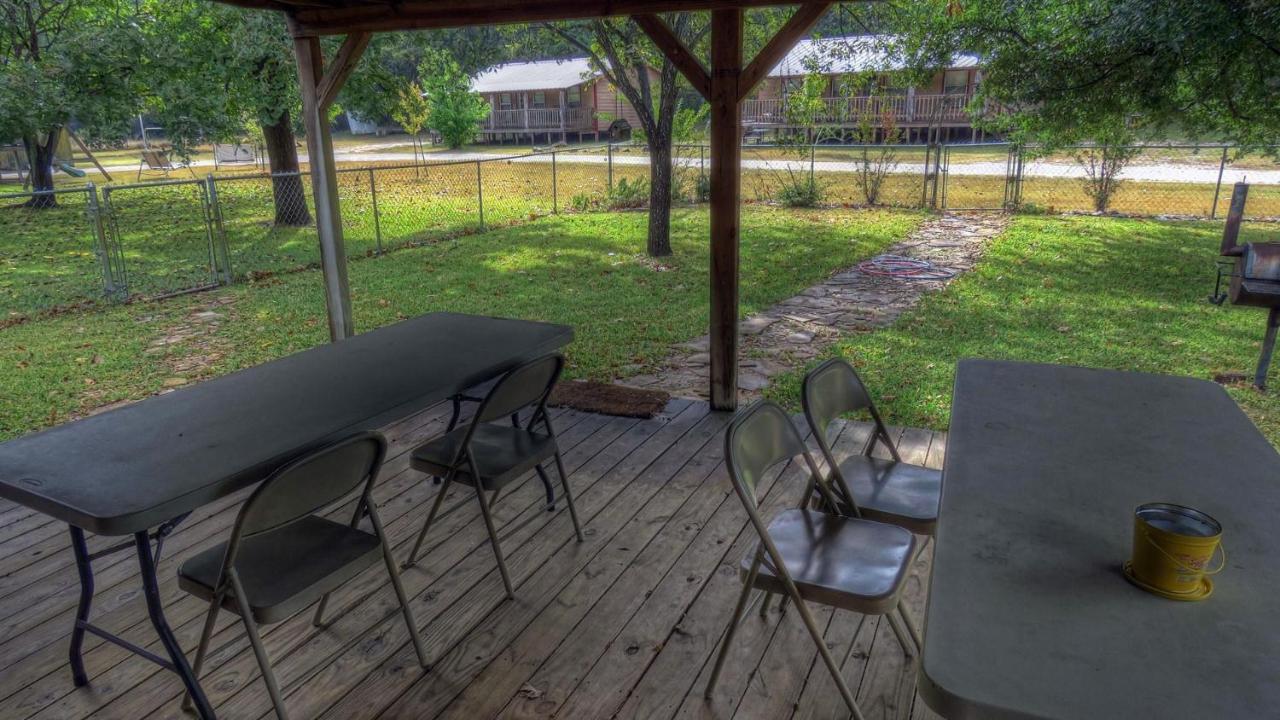 Riverstone Cabins Hotel Leakey Esterno foto