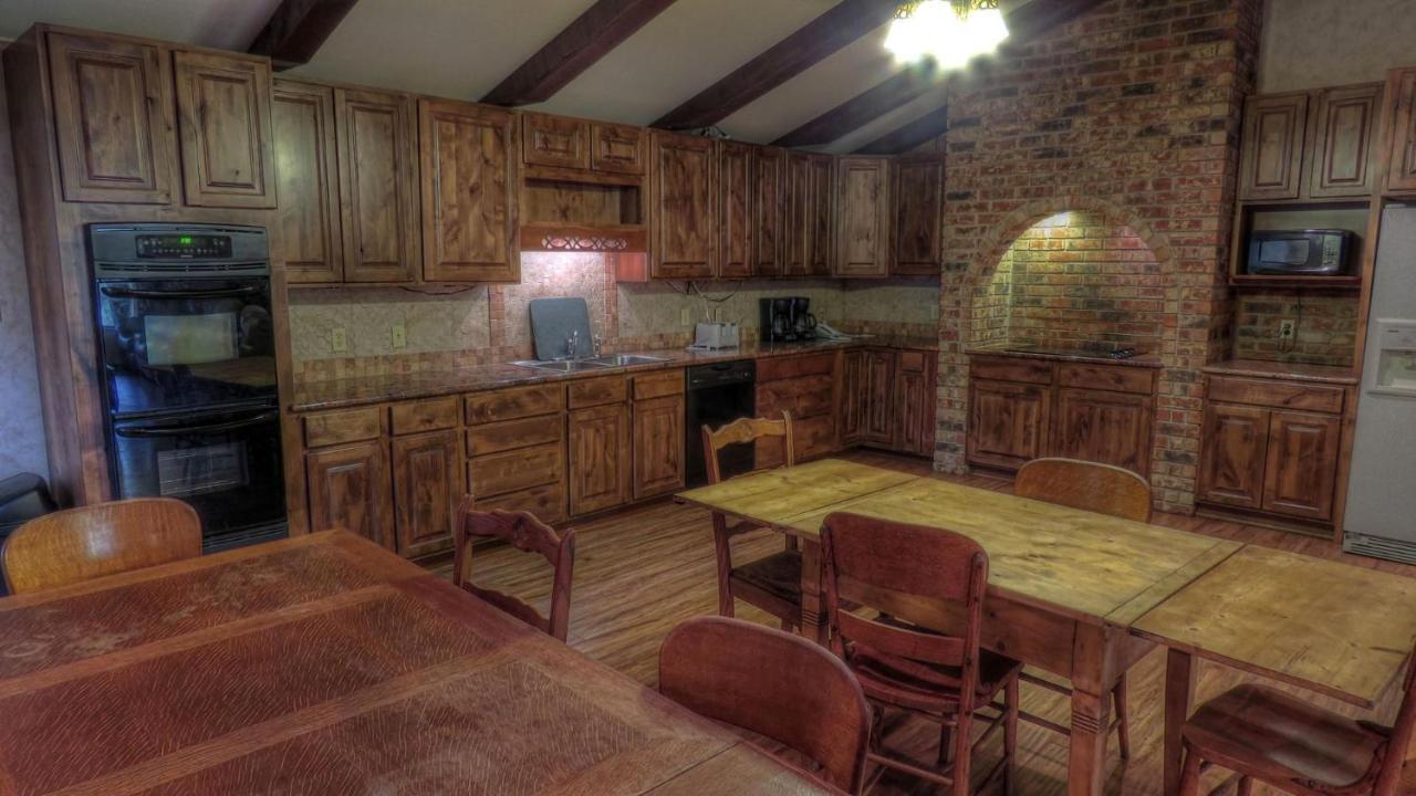 Riverstone Cabins Hotel Leakey Esterno foto