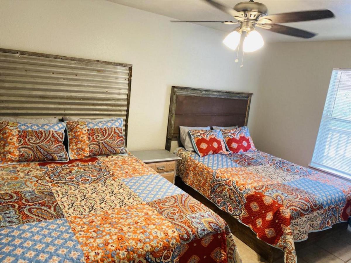 Riverstone Cabins Hotel Leakey Esterno foto