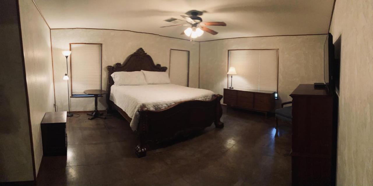 Riverstone Cabins Hotel Leakey Esterno foto