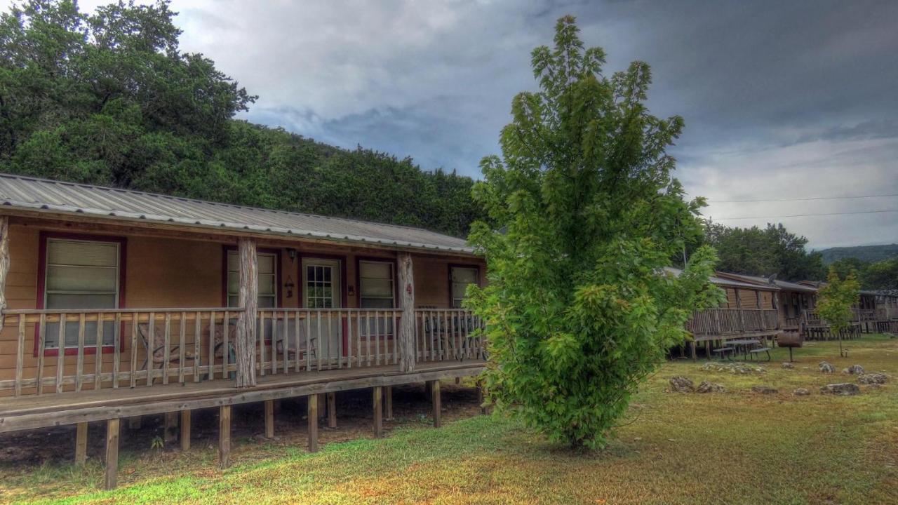 Riverstone Cabins Hotel Leakey Esterno foto