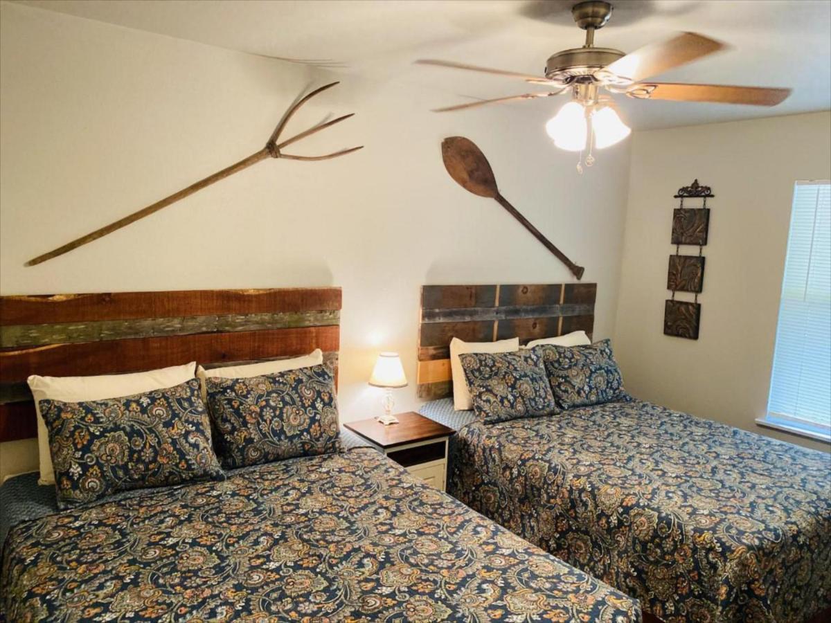Riverstone Cabins Hotel Leakey Esterno foto